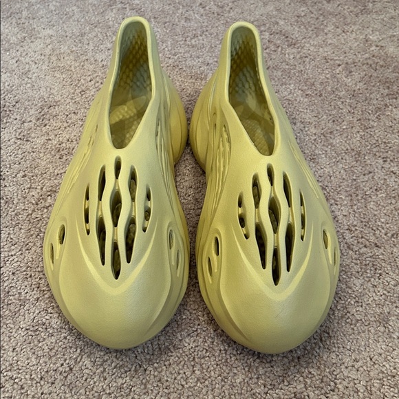 Adidas Yeezy Yellow Foam Runner sneakers - Picture 5 of 5